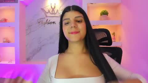 Paulina Belle online show from August 15, 1:26 pm