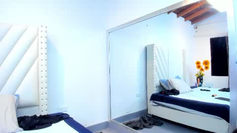 paulinavera online show from August 7, 1:49 am