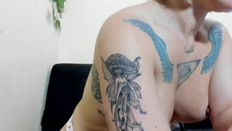 Paulinches online show from August 12, 4:26 am