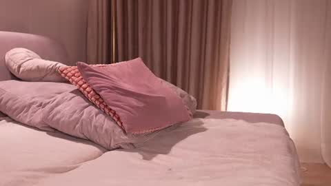pauline_7 online show from August 14, 9:18 pm