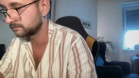 love bush online show from August 14, 7:01 am