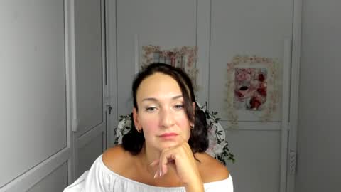 Christina online show from August 6, 12:15 pm