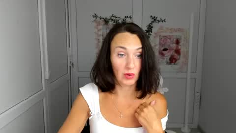 Christina online show from August 12, 5:15 pm