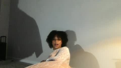 peachessinclair online show from August 9, 5:30 am