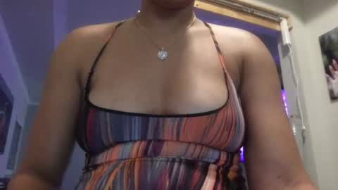 peachessinclair online show from August 11, 4:14 am