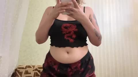 Molly online show from August 5, 7:45 pm