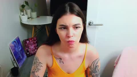 peachybabe__ online show from August 5, 4:49 pm