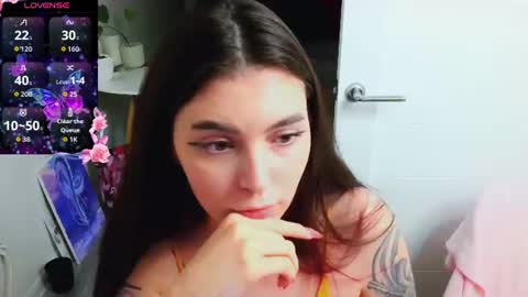peachybabe__ online show from August 5, 8:07 pm