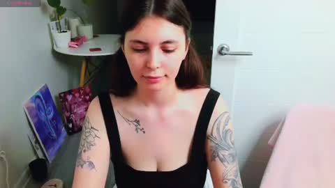 peachybabe__ online show from August 7, 8:31 pm