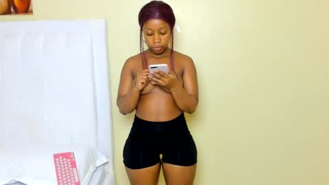 peachyyy online show from August 14, 11:30 pm