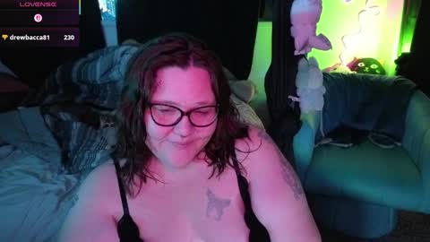 Peachy Nessa online show from May 17, 8:37 am
