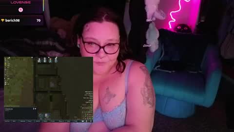 Peachy Nessa online show from May 18, 3:40 am