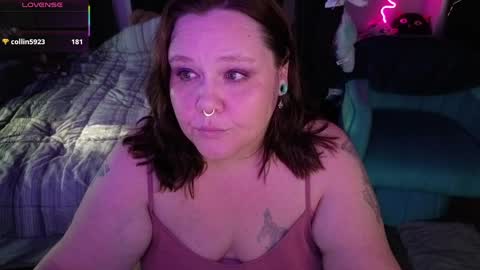 Peachy Nessa online show from May 19, 1:06 am