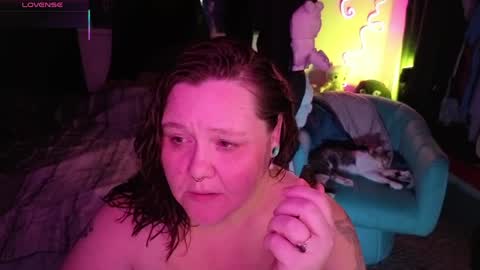 Peachy Nessa online show from May 20, 9:32 am