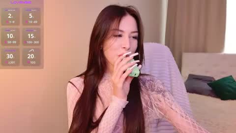 Chloe online show from August 5, 2:59 pm