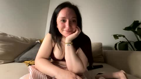 PeachyObsession online show from May 29, 4:48 am