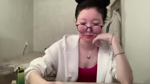 Mia online show from July 27, 11:38 am