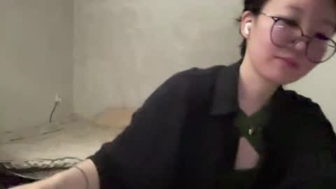 Mia online show from July 29, 11:39 am