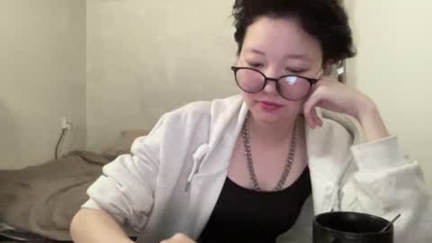 Mia online show from August 2, 8:54 am