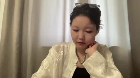 Mia online show from August 6, 8:46 am