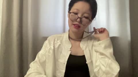 Mia online show from August 6, 9:52 am