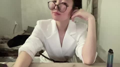 Mia online show from August 10, 9:27 pm