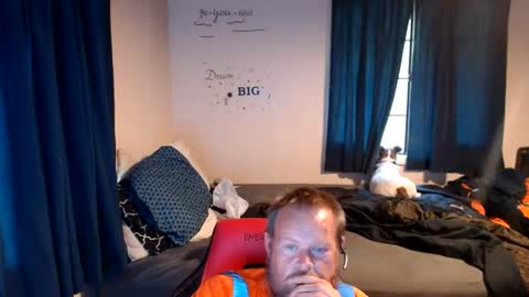 pecker40 online show from August 5, 10:30 pm