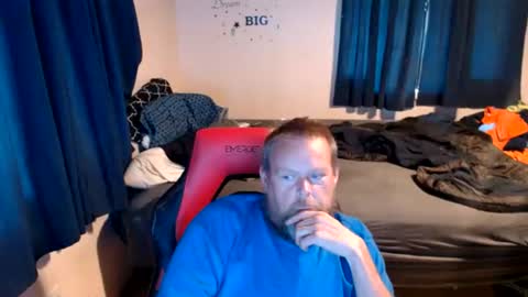pecker40 online show from August 11, 10:45 pm