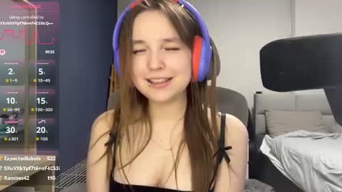 Luna Vale online show from August 7, 11:49 pm