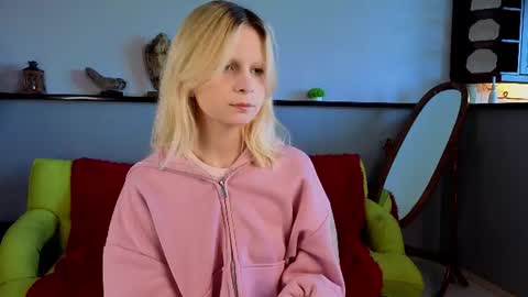Melissa online show from August 12, 4:15 am