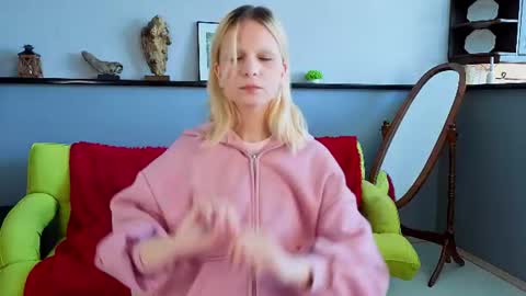Melissa online show from August 12, 7:33 am