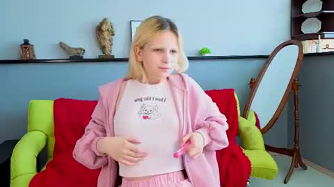 Melissa online show from August 12, 9:44 am
