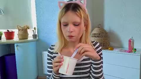 Melissa online show from August 15, 8:51 am