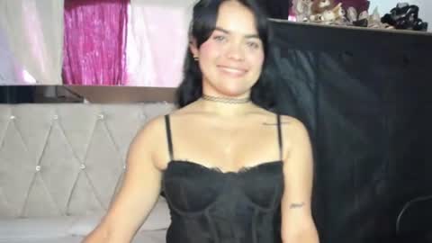 Perla Thompson online show from August 1, 8:26 pm