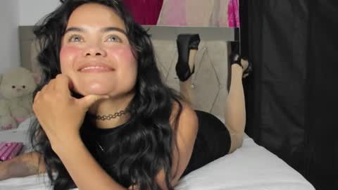 Perla Thompson online show from August 7, 9:48 pm
