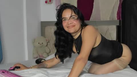 Perla Thompson online show from August 7, 10:54 pm