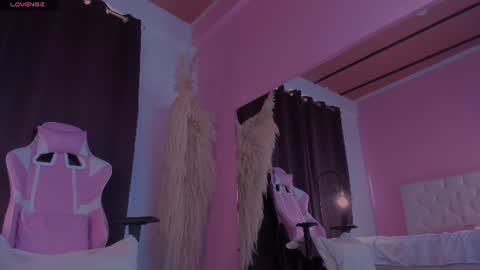 persefone_saira online show from July 8, 1:37 pm