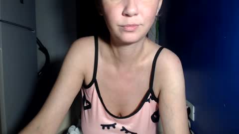petite_danielle online show from July 27, 7:30 pm