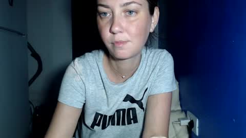 petite_danielle online show from July 31, 1:23 am