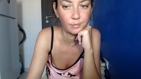 petite_danielle online show from August 2, 12:34 pm