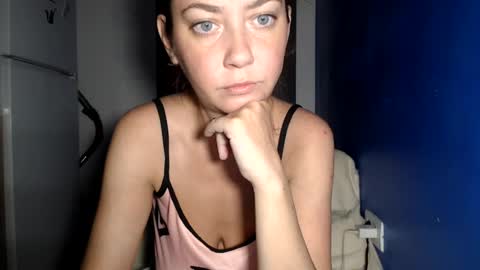 petite_danielle online show from August 4, 11:13 pm