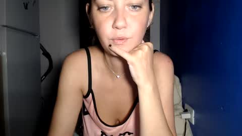 petite_danielle online show from August 5, 12:52 am