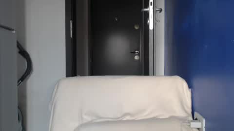 petite_danielle online show from August 6, 12:26 pm