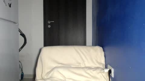 petite_danielle online show from August 10, 12:23 am