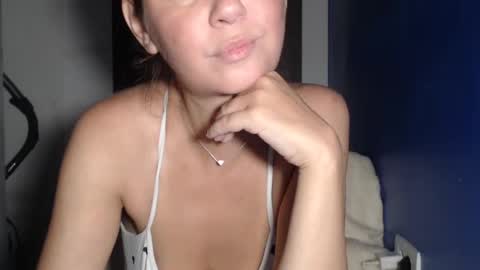 petite_danielle online show from August 10, 2:46 am