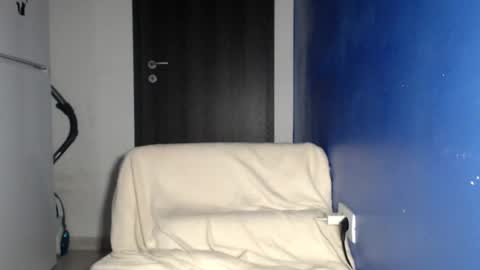 petite_danielle online show from August 12, 9:39 pm