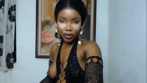Petite Diva online show from August 5, 7:45 pm