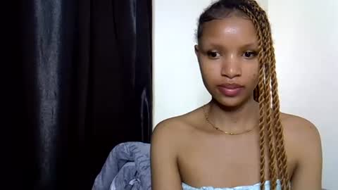 petite_melinda online show from August 7, 3:39 am