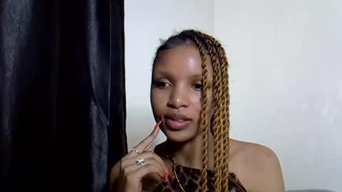 petite_melinda online show from August 8, 7:03 pm