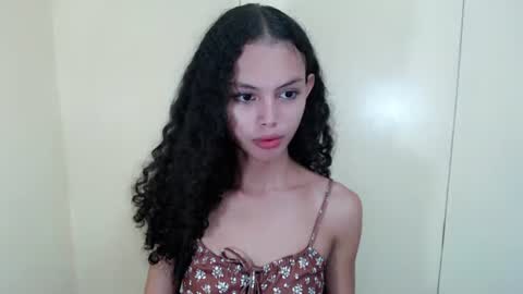 petite_patricia online show from August 11, 9:00 am